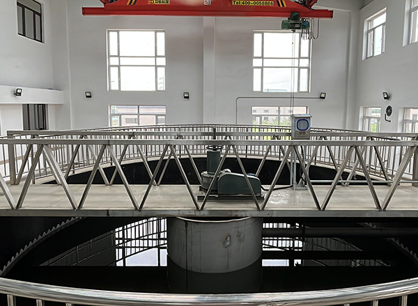 博宇環(huán)保-中心傳動(dòng)濃縮機(jī).jpg